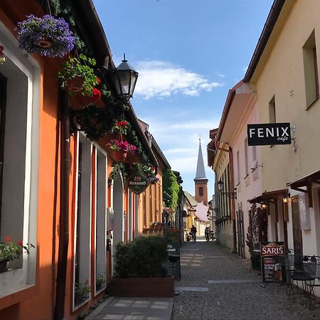 E2 Luxury Oldtown Apt - 2X Parking, Foodstore, Pcscreen, Netflix, Unlimited Music, Crib, Babychair, Fastwifi, Aircon Košice Esterno foto