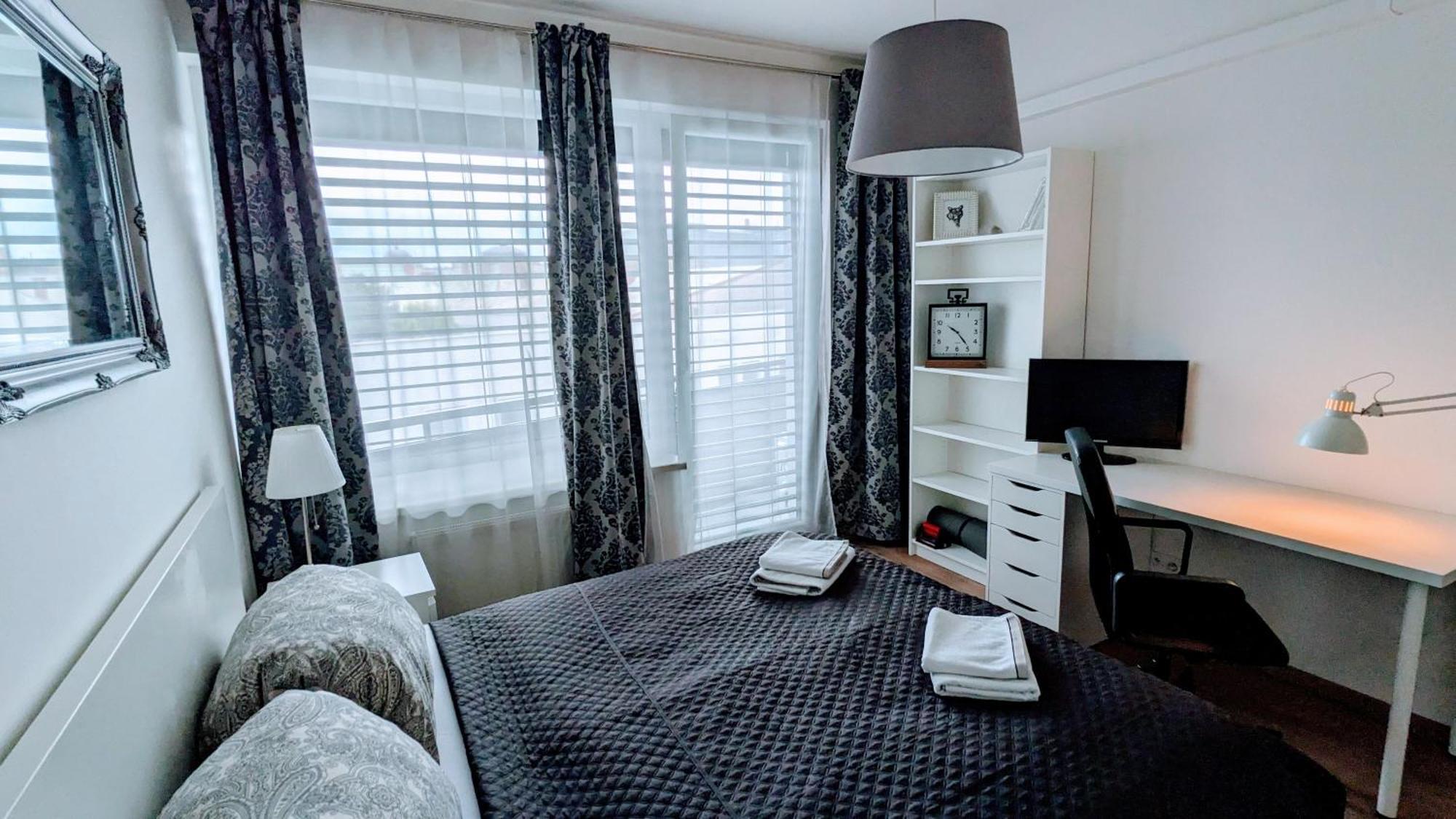 E2 Luxury Oldtown Apt - 2X Parking, Foodstore, Pcscreen, Netflix, Unlimited Music, Crib, Babychair, Fastwifi, Aircon Košice Esterno foto