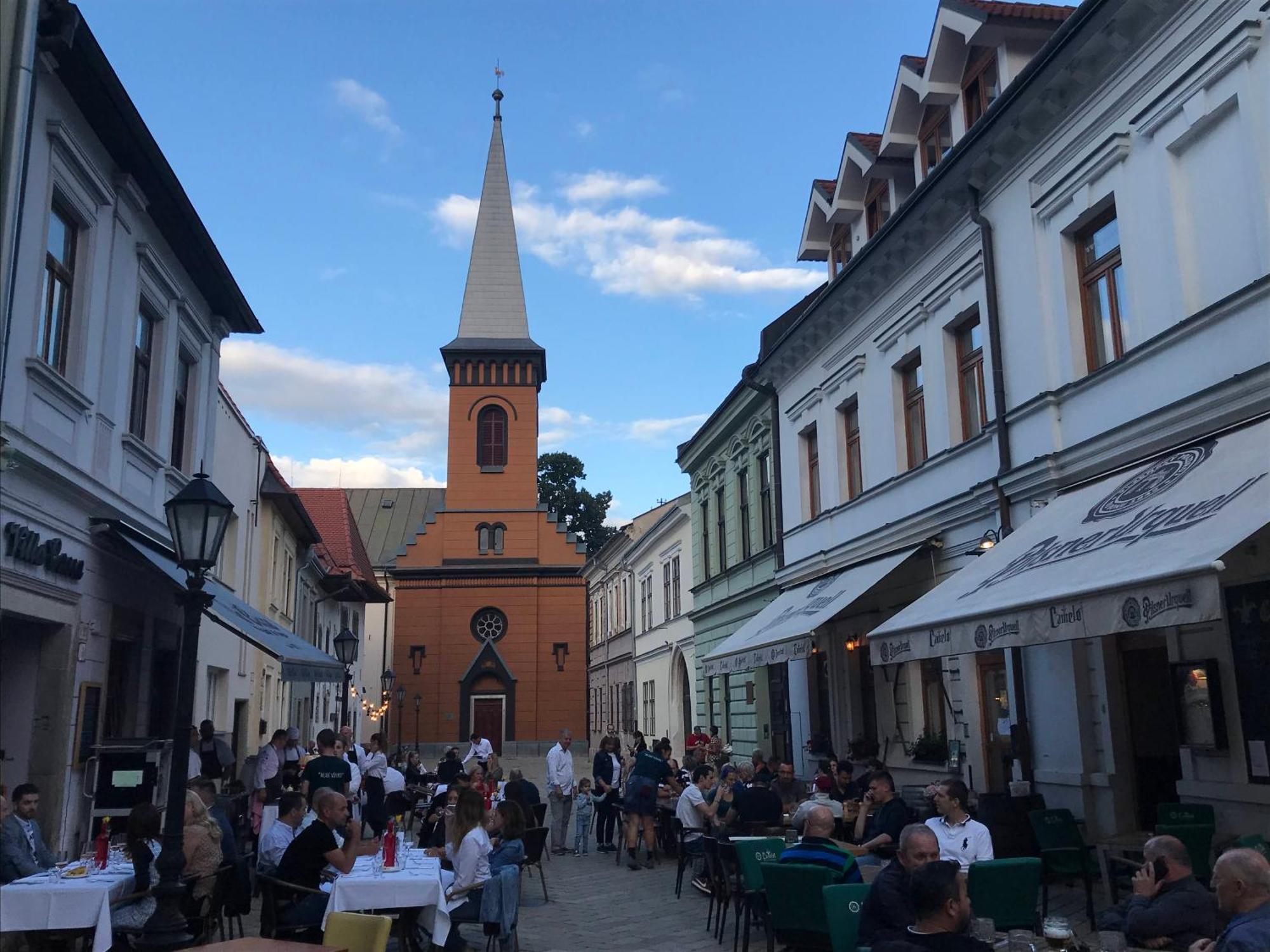 E2 Luxury Oldtown Apt - 2X Parking, Foodstore, Pcscreen, Netflix, Unlimited Music, Crib, Babychair, Fastwifi, Aircon Košice Esterno foto